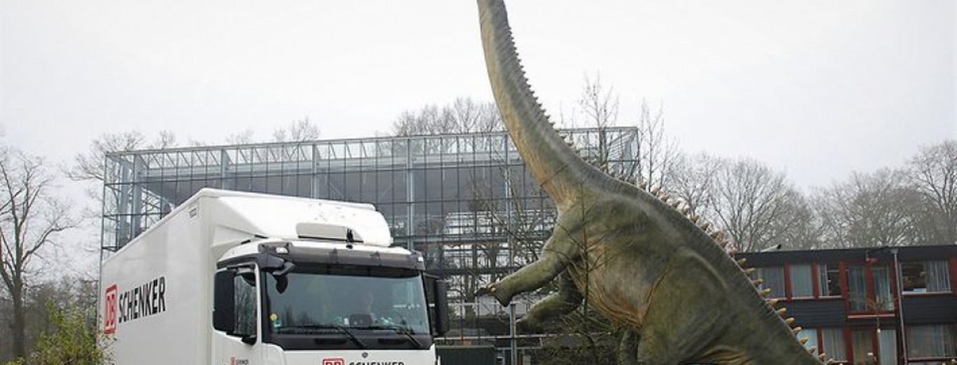 Special shipment for science: DB Schenker transports dinosaur skeleton